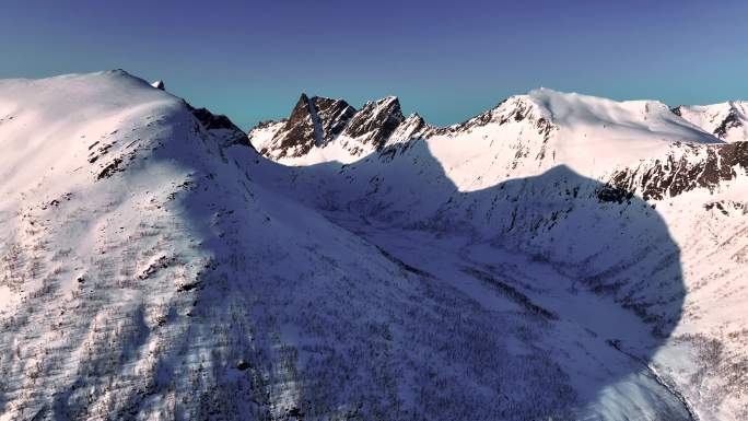 4K航拍挪威塞尼亚岛无限风光雪景