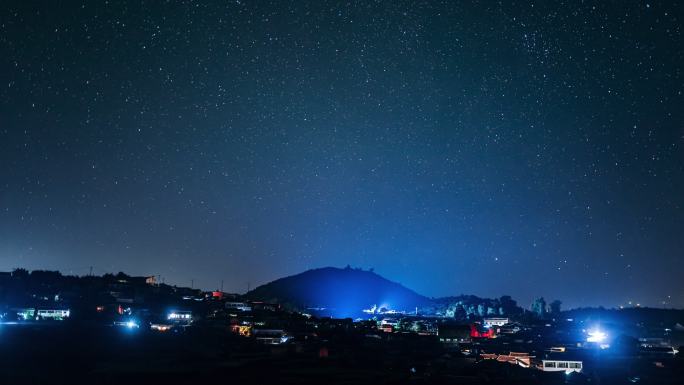 山间村落夜晚星空延时