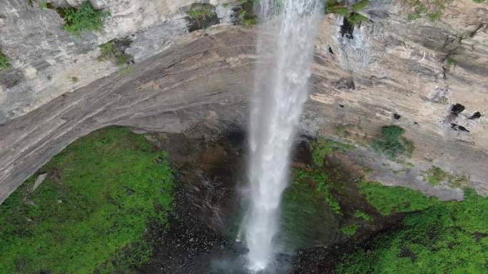 吊水岩航拍 贵州纳雍勺窝吊水岩景区