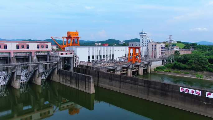 4K航拍广东省飞来峡水利枢纽工程发电水库