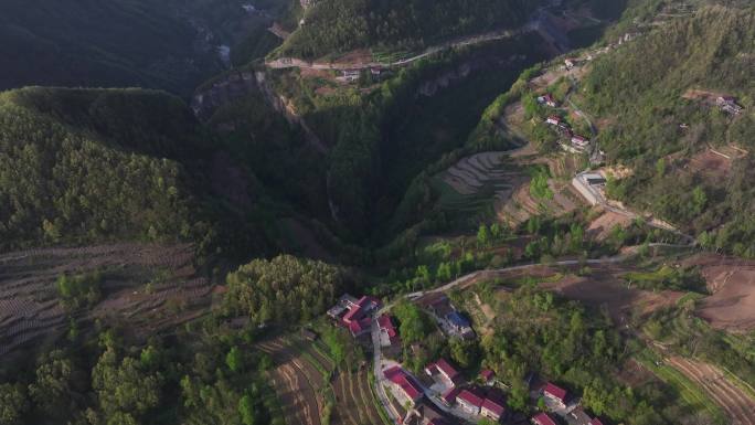 悬崖梯田汉中人文景观汉中旅游宣传挂壁公路