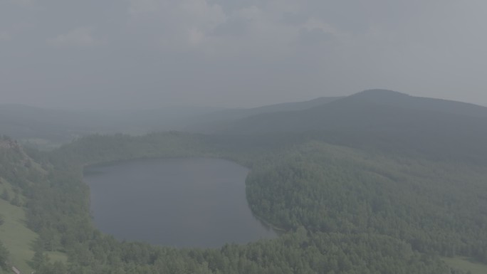 天池盘旋航拍自然风景