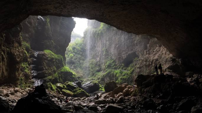 户外徒步探险天坑洞穴探险企业精神户外运动