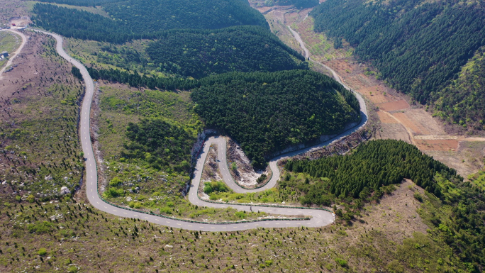 4K航拍崎岖的山路山间行车风景蜿蜒山路