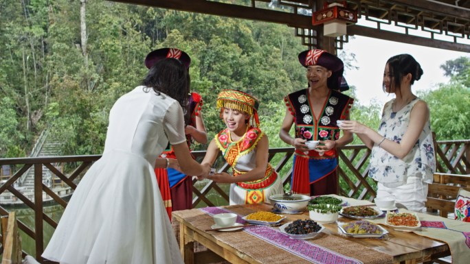 苗族少数民族传统服饰云南旅游