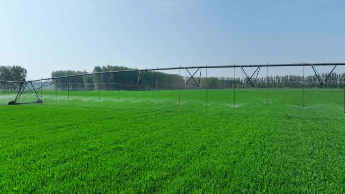 现代农田灌溉设备