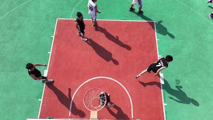 学校操场篮球场学生打篮球比赛实拍原素材