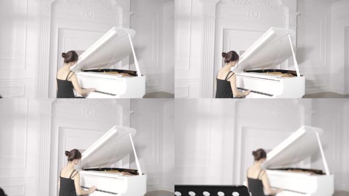年轻女人在白色房间弹钢琴背影