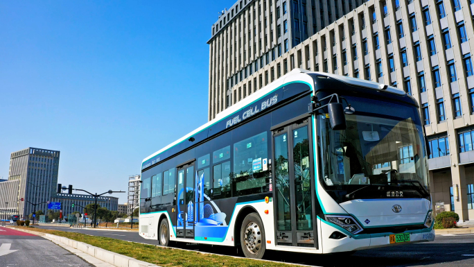上海临港氢能公交车