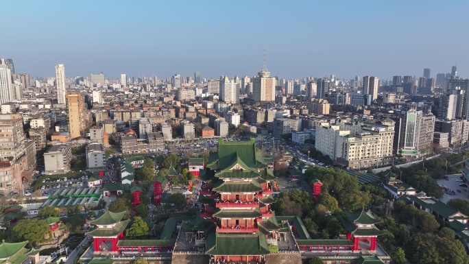 游客多如牛毛的南昌滕王阁景区