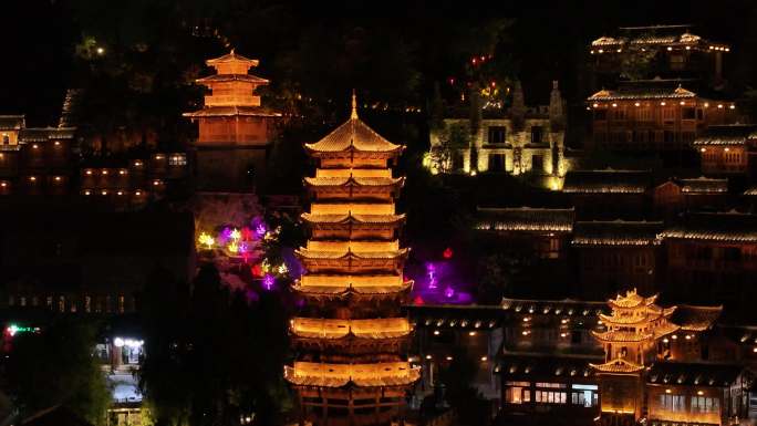 贵州省兴义市峰林布依景区夜景