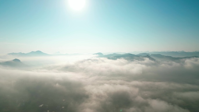 阳光 云海 远山