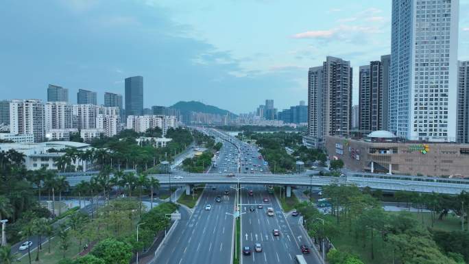 傍晚城市道路航拍城市交通车流多车道八车道