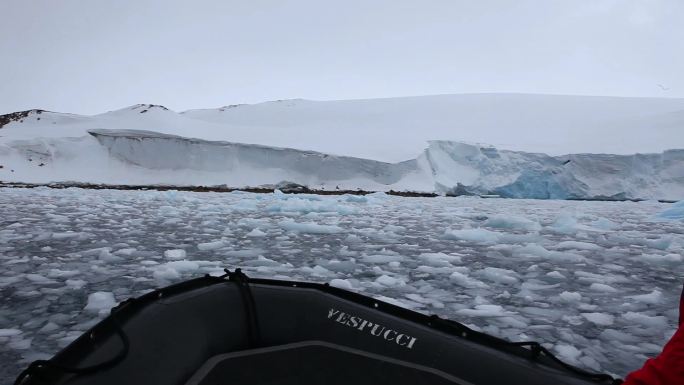 破冰船行驶  神秘南极冰川 海面冰天雪地