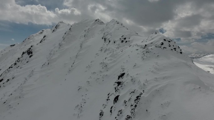 云雾雪山雪景