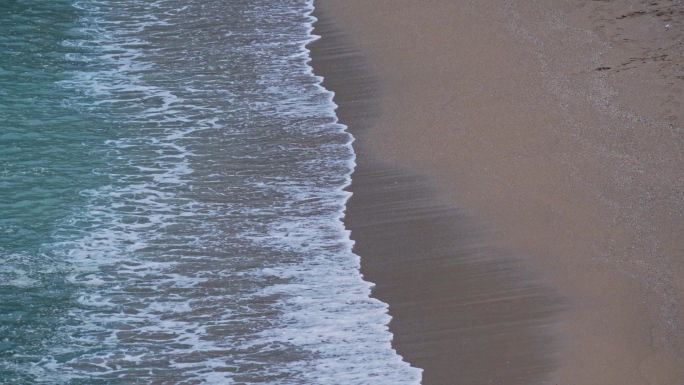 海水冲刷海滩