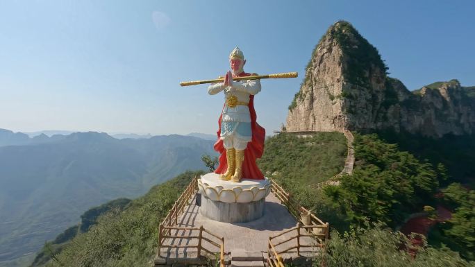 航拍五指山孙悟空雕像