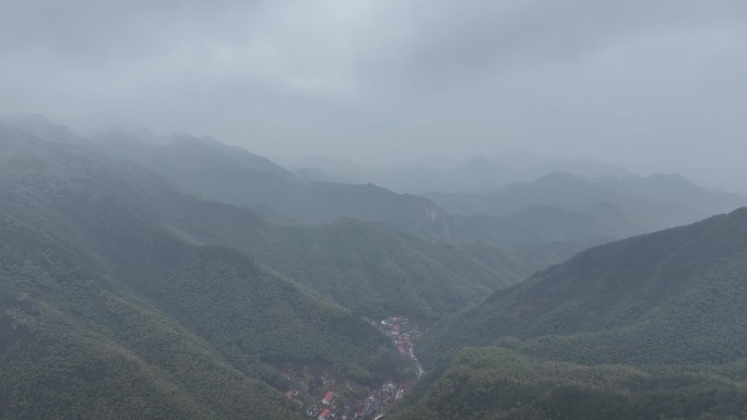 江南浙江杭州桐庐富阳龙门山脉竹林山村竹海