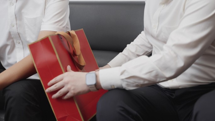 行贿受贿送茅台酒桌走后门公款吃喝酒桌