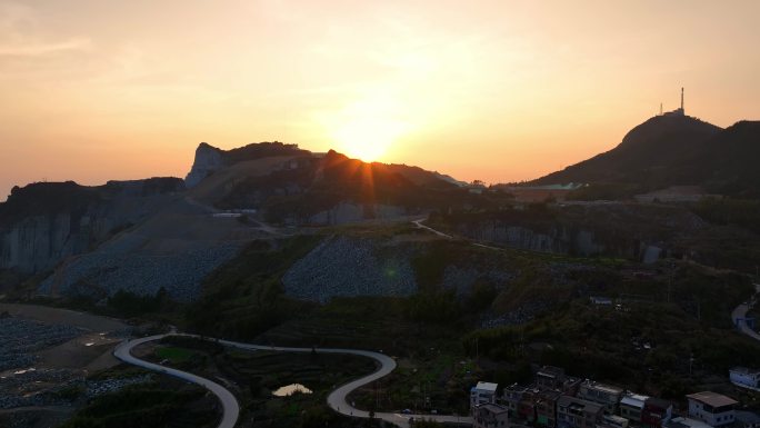 废弃矿山石场