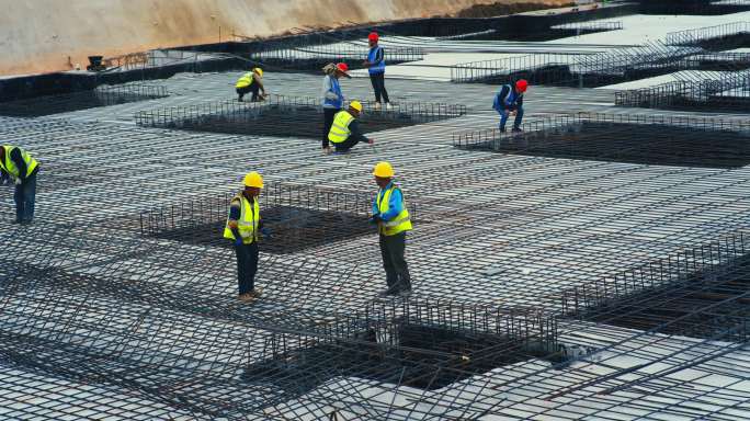 工地施工建设工人钢筋混泥土浇灌延时