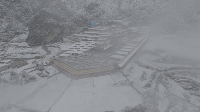 4K甘南迭部扎尕那雪后航拍DLOG