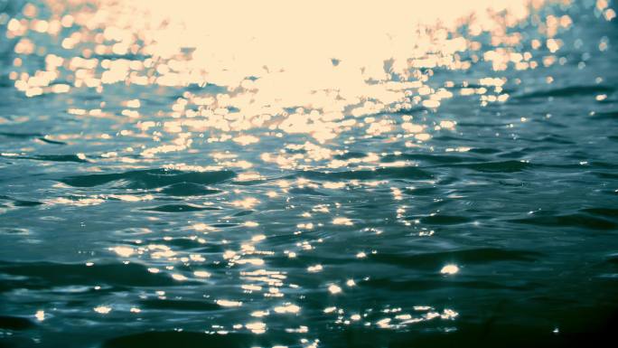 波光江面夕阳光斑湖面平静水面水浪