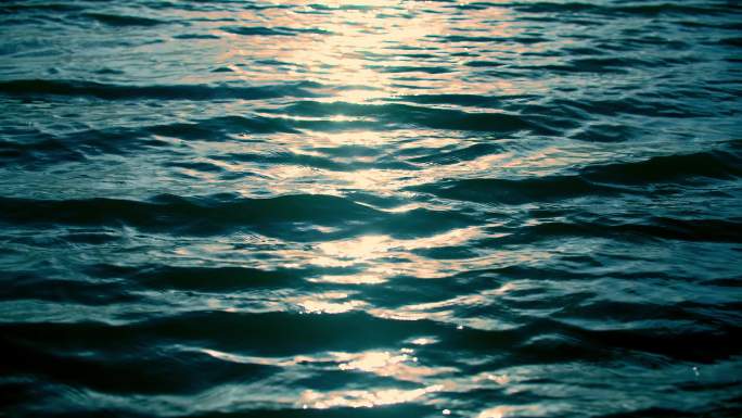 特写江面水浪夕阳湖面光斑水面波光粼粼