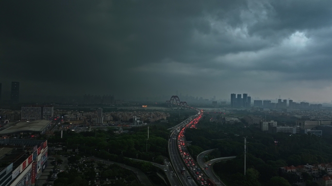 广州强对流暴风雨航拍