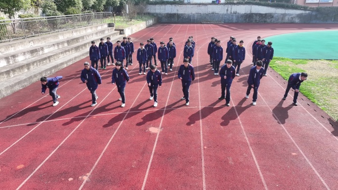 学校操场塑胶跑道学生跑步测试百米短跑