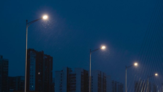 雨夜雨景路灯