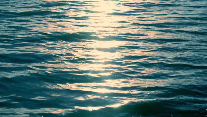 水面江面平静水浪夕阳湖面光斑波光粼粼