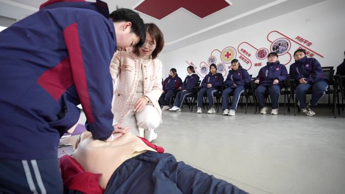 学生实践基地应急抢救人工呼吸心肺复苏学习