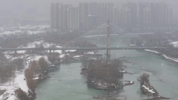 大雪中的兰州黄河楼