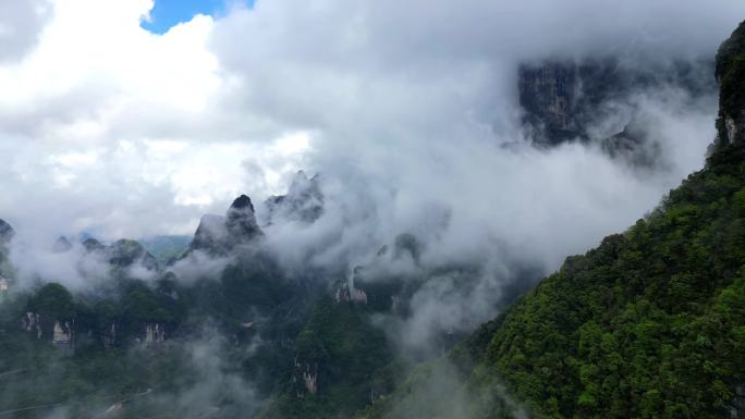 张家界天门山航拍云雾