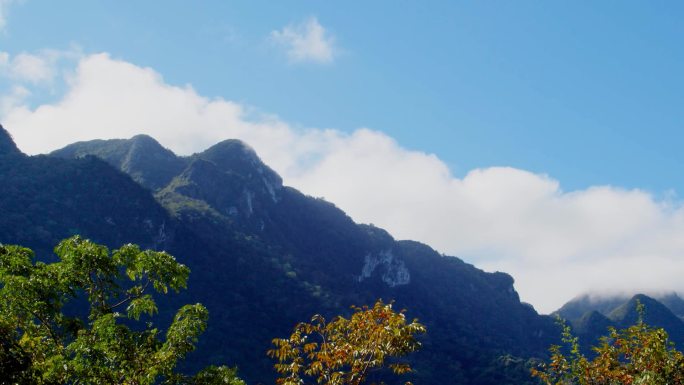 云海延时山照耀太阳云雾山水画中国风光大地