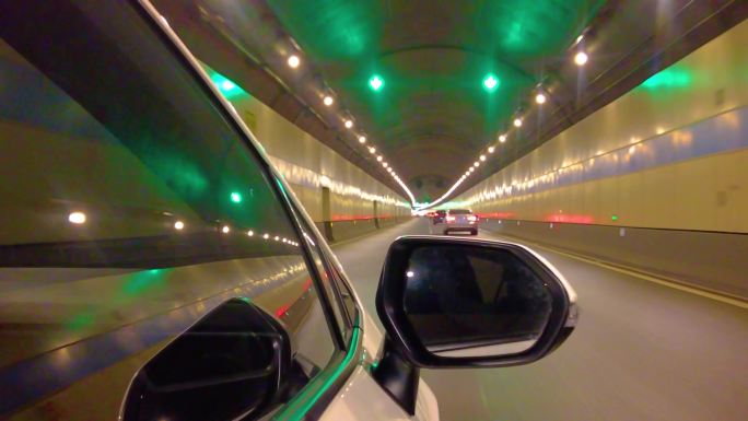 汽车在隧道里行驶视频素材90