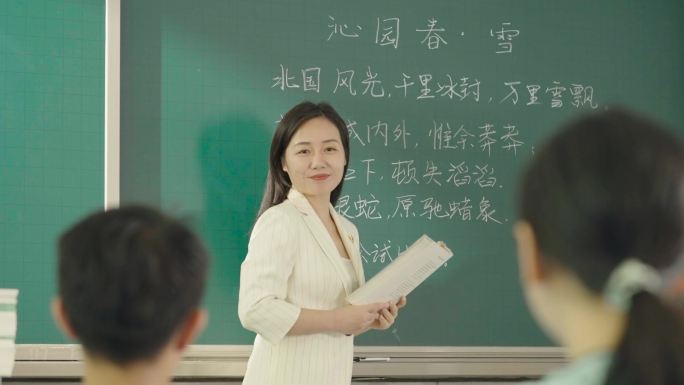 女老师学校教室课堂同学上课