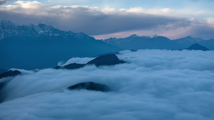 四川雅安牛背山云海云瀑贡嘎雪山高空延时