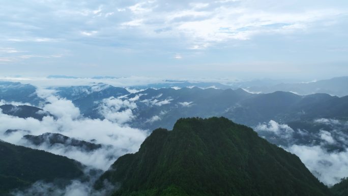 重庆云阳龙岗清水湖群山