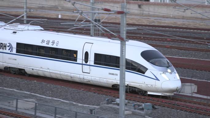 高铁火车高速列车铁路铁道进出站A82