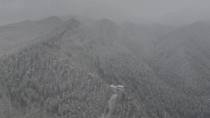 4K甘肃兰州榆中县兴隆山雪景航拍DLOG