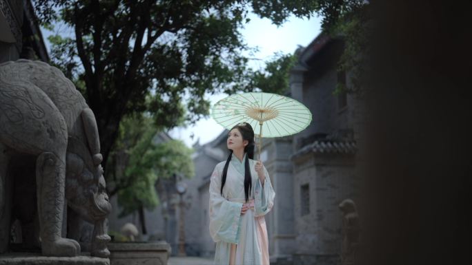 汉服美女 唯美写意中国风汉服美女游玩