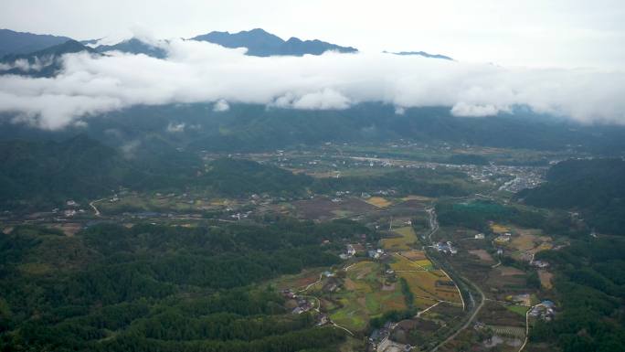 大气云层穿云而过青山大山航拍