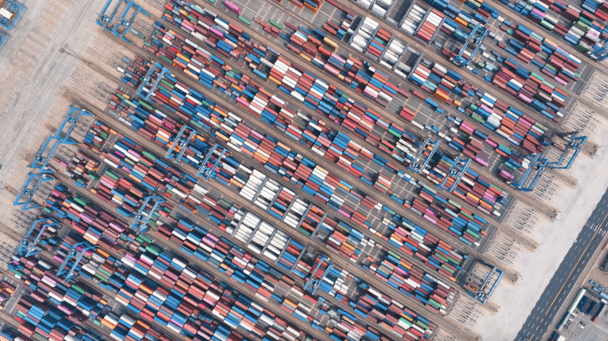 自动化港口码头集装箱货轮航拍