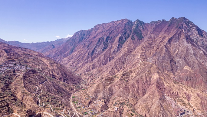 8K西北山峰土地贫瘠的土地干旱土壤航拍