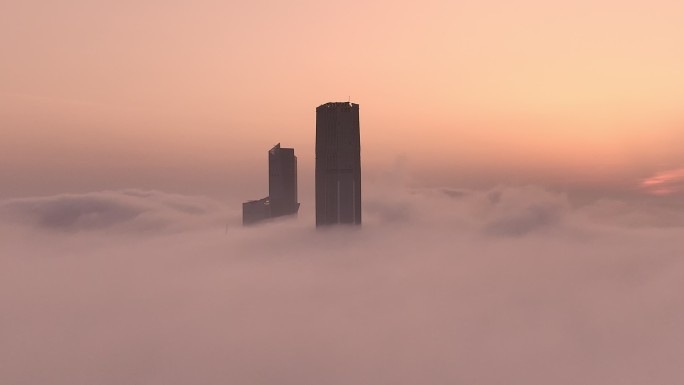 航拍大连城市天际线平流雾