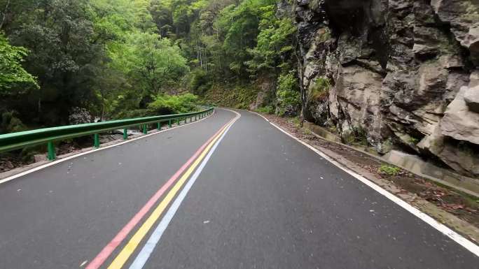 汽车主观镜头体验山路驾驶