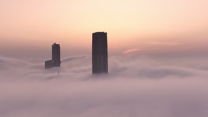 航拍大连城市天际线平流雾