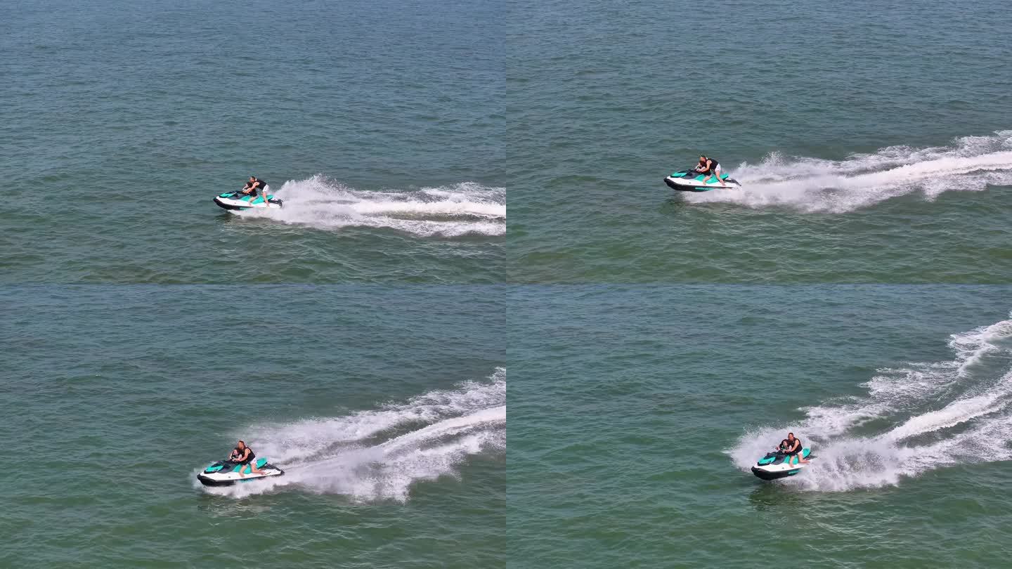 航拍4K游客驾驶摩托艇海上冲浪